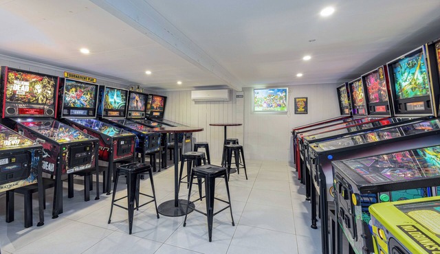 Pinball + Gaming Paradise in Townsville! 5 Minutes from the Airport & Strand