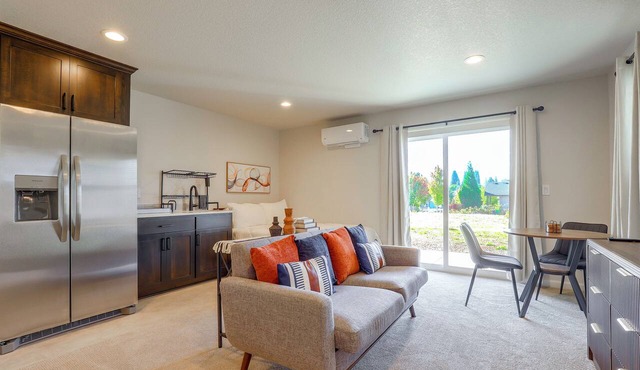 PNW Home Base! Gresham Studio w/Patio in Gresham