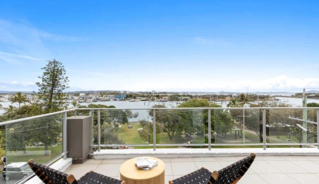 Point Cartwright Penthouse - Ocean and River Views