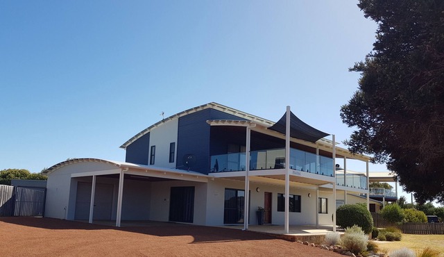 POINTVIEW : beachfront at Gracetown