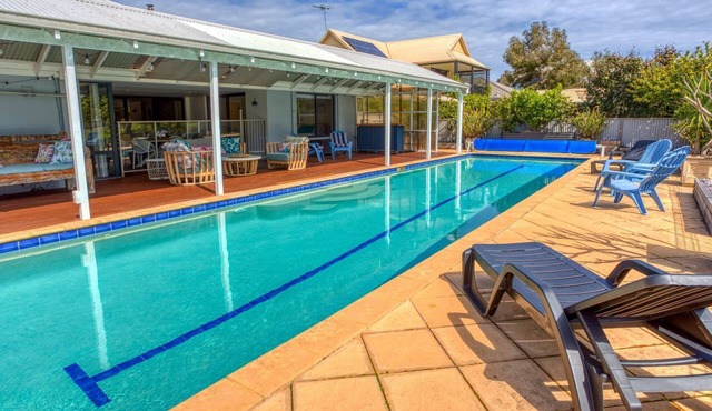 Pool and Putt Paradise