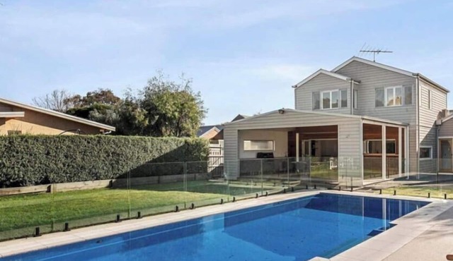 Pool House Barwon Heads 4 bedroom, 2 bathroom, sleeping 8, Heated Pool