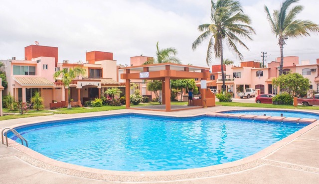 Pool view, Steps from Beach.Brand New in Mazatlan