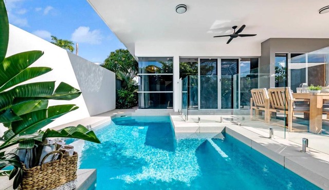 Poolside Gunya - Luxury Living in Fannie Bay