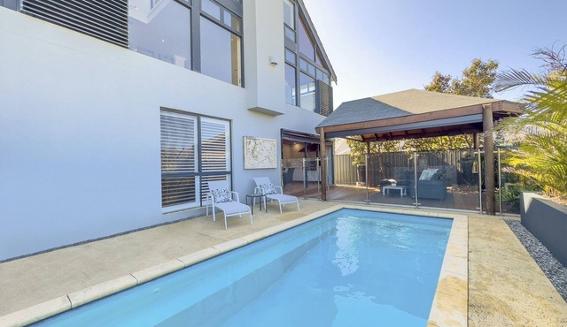 Poolside Paradise 3 km to Scarborough Beach