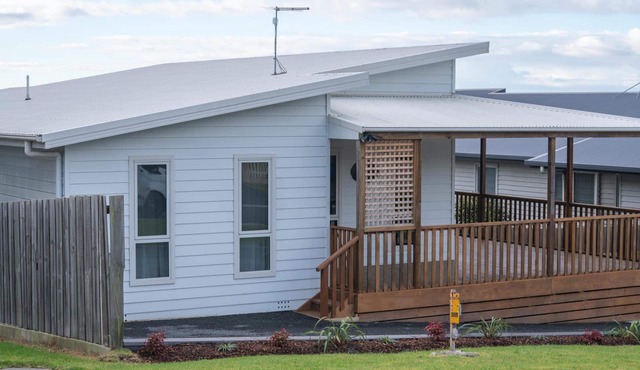 Port View Escape is a spacious 3 bedroom home, offering 2 bathrooms,.