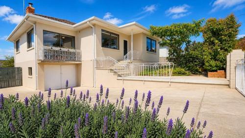 Premium 3BR Mt View Sleeps 8 15 min Canberra