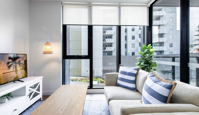Preston Rooftop Oasis - Pool, Views & City Access in Preston