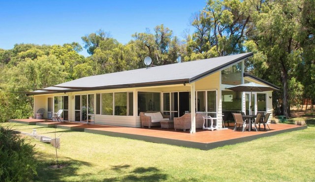 Prevelly Beach Retreat | Walk to the Beach!