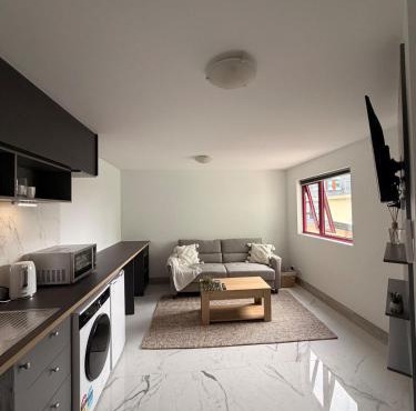 Prime Carlton 1BR Walk to CBD & UNI