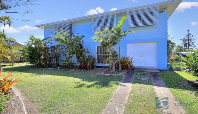 Prime Position, Awesome House, Huge Deck with Sea Breezes