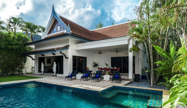 Private 3 Bedroom Pool Villa, Spacious, Few minutes drive to Naiharn beach in Tambon Rawai