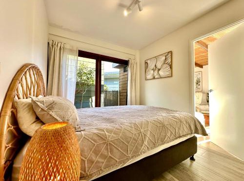 Private Access Retreat 1 Queen Bedroom w Stunning Pool and Ocean Views in Ocean Shores