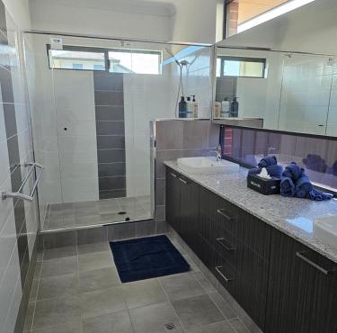 Private king bed guest suite