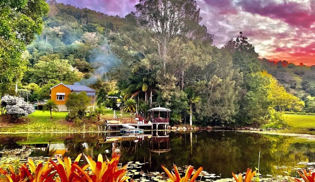 Private lakes/Gardens/Sunsets/Kayak/Fire pit/Gazebo on water/BBQ/Swim/EV charge