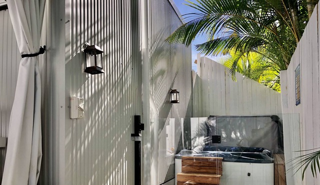 Private Outdoor Spa, Fire Pit, Cinema Room - The Cottage Coolum Beach