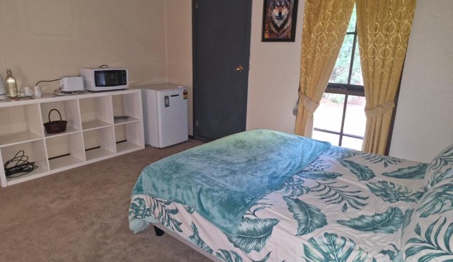 Private Studio Ensuite & Kitchenette