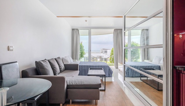 Private Sunset Beach - Sea View Studio Room in Sattahip