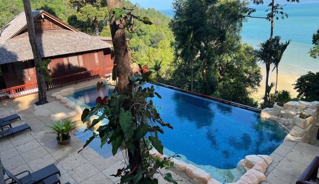 Private tropical retreat,surrounded by nature and designed for peaceful island in Langkawi