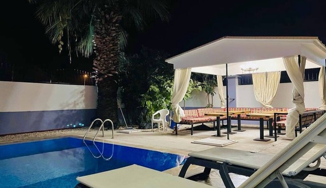Private Villa with Pool, 5 minutes from Land of Legends theme park in Antalya