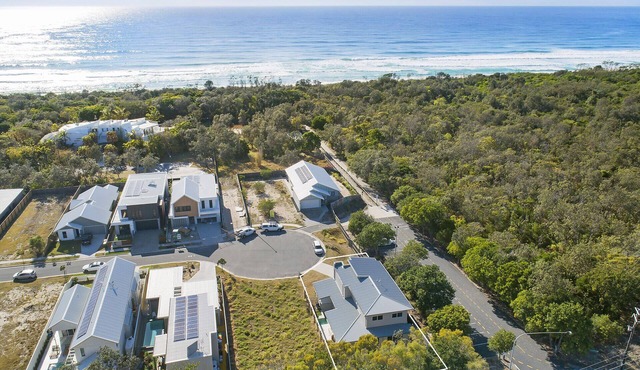"PRIZE HOME" - 2 min walk to beach