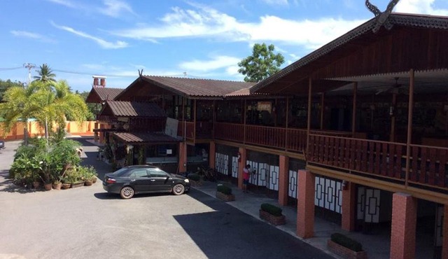 PuengLuang Hotel in Damnoen Saduak