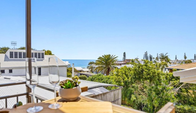 Quaint 2-Bed Beach Abode with Ocean Views