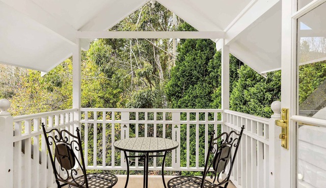 Queenslander Estate | Heated Pool, Spa, Sleeps 14
