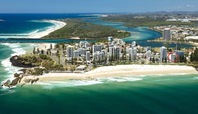 Rainbow Pacific Unit 9- Stunning views over Rainbow Bay and Snapper Rocks. Swimming Pool. Wi-Fi