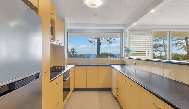 Rainbow Place Unit 5- Right on the beach in Rainbow Bay Coolangatta in Coolangatta