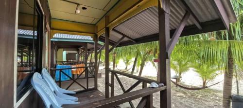 Rainbow Tioman Cottage in Kampong Juara