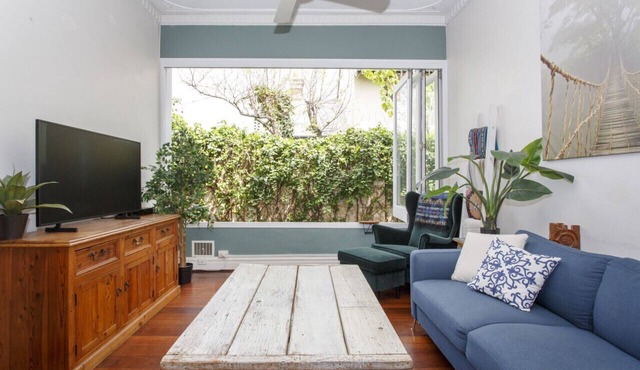 Reader`s Retreat - South Fremantle House