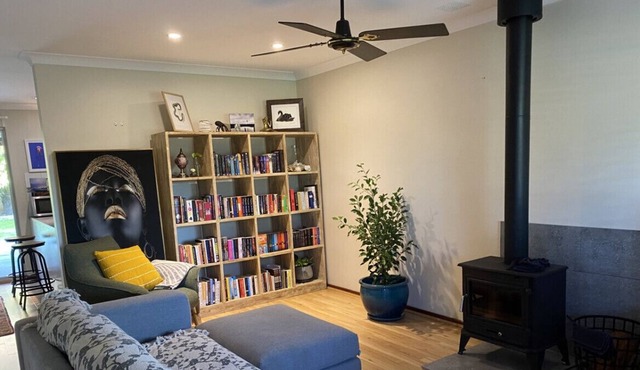 Readers Paradise - 1 bedroom home with fireplace