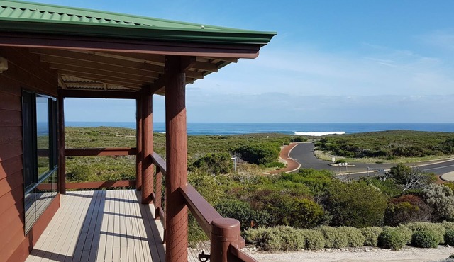 Red Door - *Spectacular views, close to beach, large spaces*