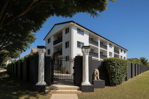 Redcliffe Villa