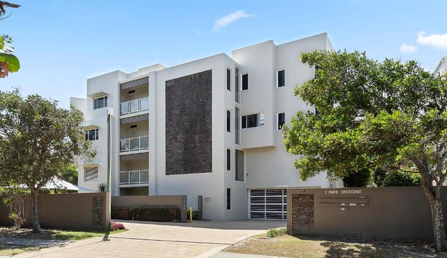 Relax in stylish comfort, Sunshine Beach