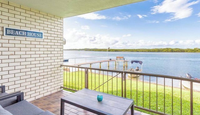Relax & unwind in the "Beach House"