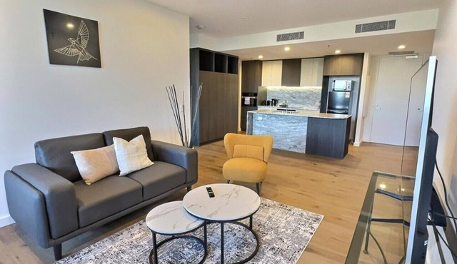 Relaxing 2BR with Lake Views in Eastbourne