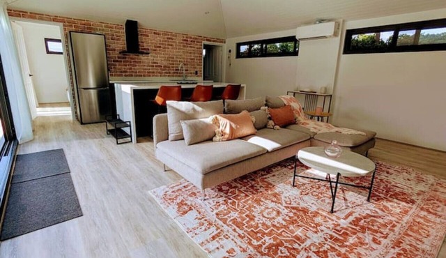 Relaxing Pool House Escape in Duncraig