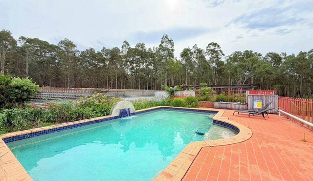Relaxing Queen and Single Country Room in Worrigee