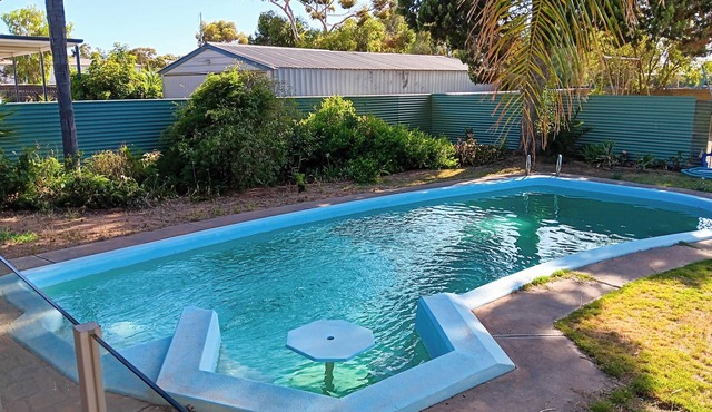 Renovated 3BD w/pool and spa bath