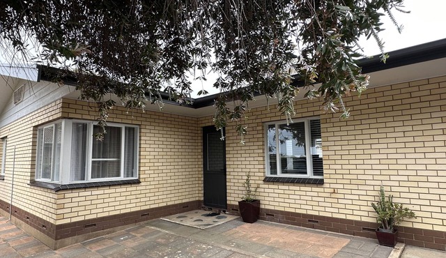 Renovated family home situated close to the beach, shops & golf course.