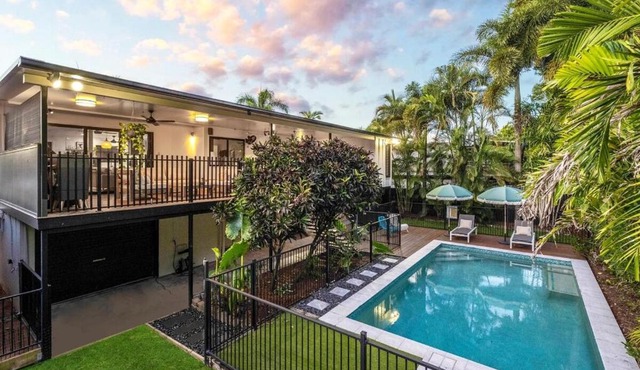 Resort-Style Family Retreat Pool, BBQ & Tropical