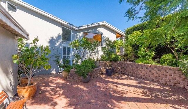 Resort-Style Home in quiet location. Stunning 5 bedroom home