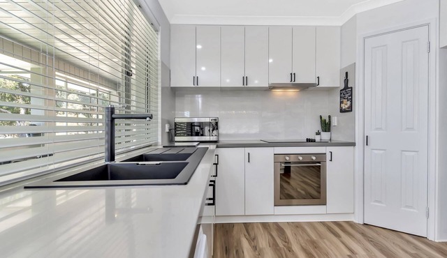Retreat on the Murray. Riverfront modern home with private jetty.