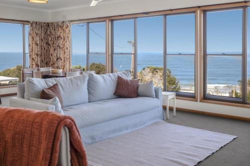 Retro Crest - beautiful ocean views