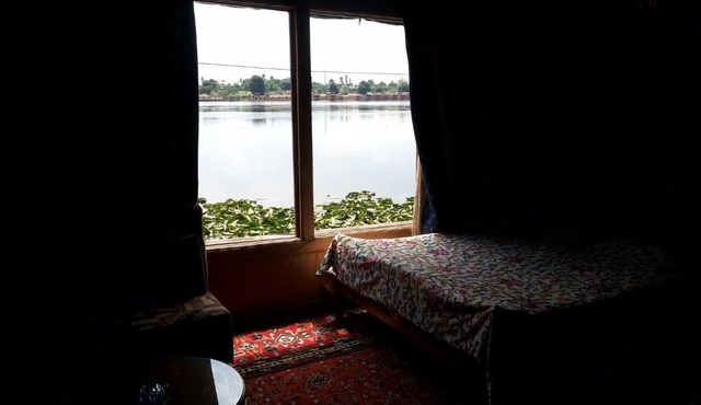 RITZ Houseboats