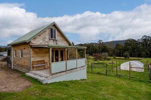 Rivendell Cottage - Off Grid cabin
