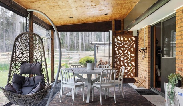River Rock Retreat Relaxing Country Spa Seclusion