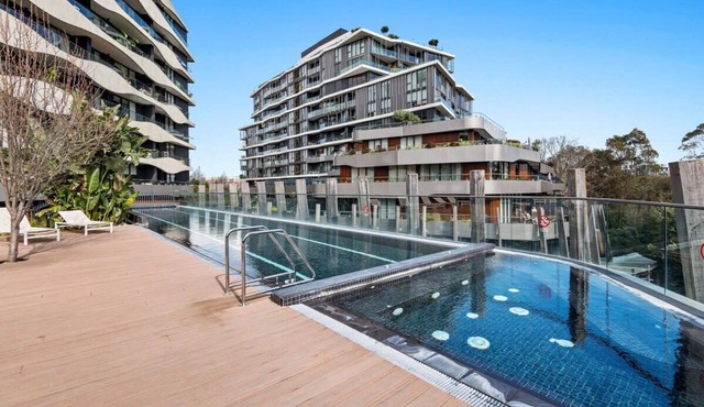 Riverfront Luxury & Resort Style Amenities
